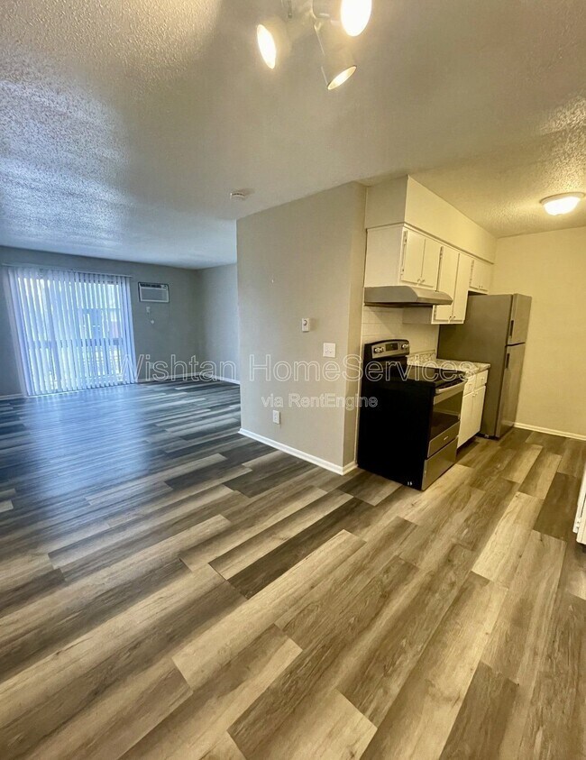 217 Charleston Blvd Unit 4