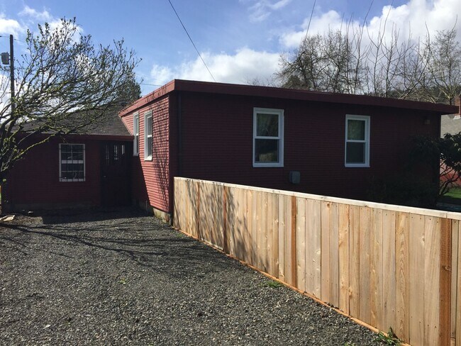 Photo - Crisp Duplex, offstreet parking, great backyard too. Unit 7641