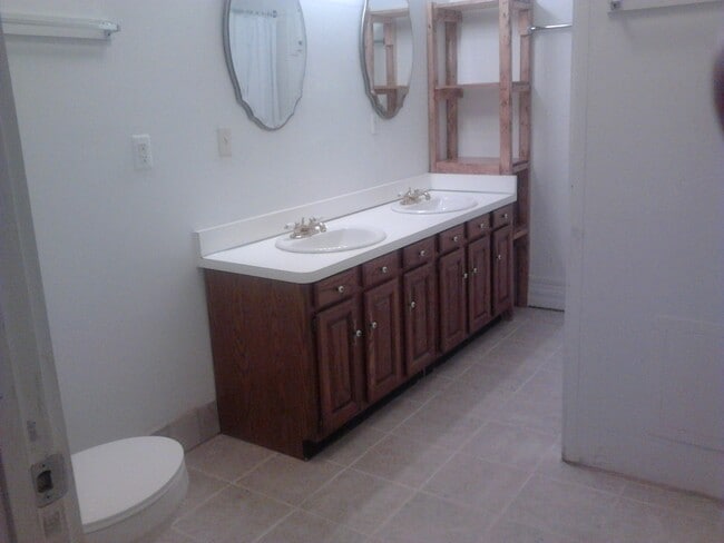 Building Photo - 130 College Pl Unit 1