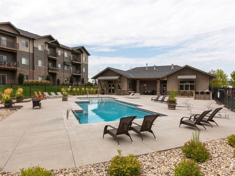 Luxury community pool at Avenue 204.