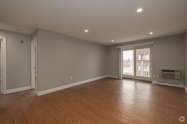 2BR, 1BA - 900SF - Living Room - Towne House Apartments