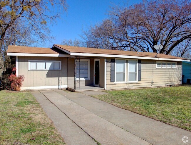 Building Photo - Coming Mid-April! Charming 3-Bedroom, 2-Ba... Rental