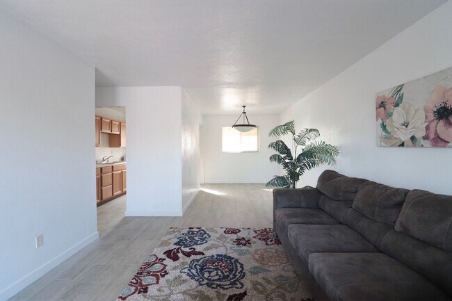 Photo - 1123 Betts St NE