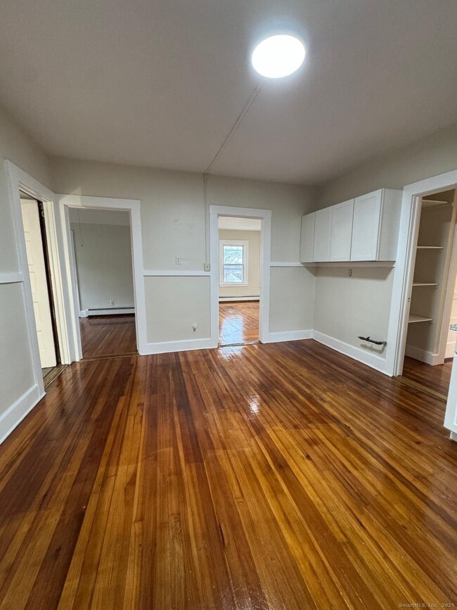 Photo - 328 Chapman St