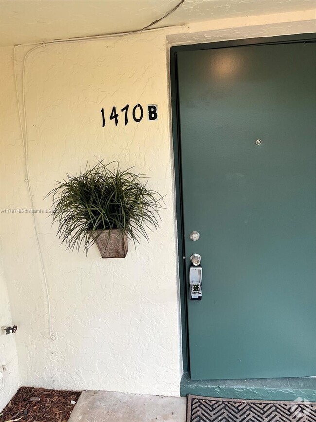 Building Photo - 1470 SW 2nd Ave Unit B Rental