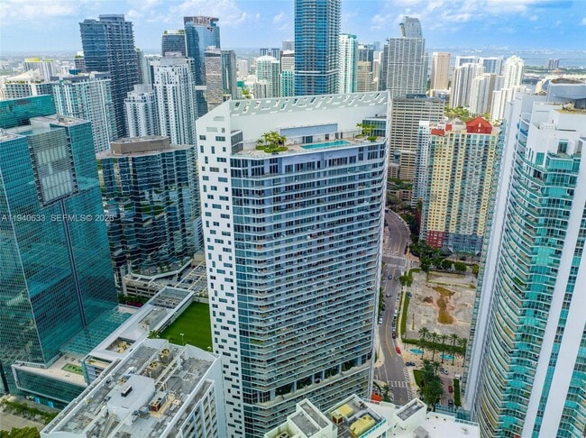 Building Photo - 1300 Brickell Bay Dr Unit 2509