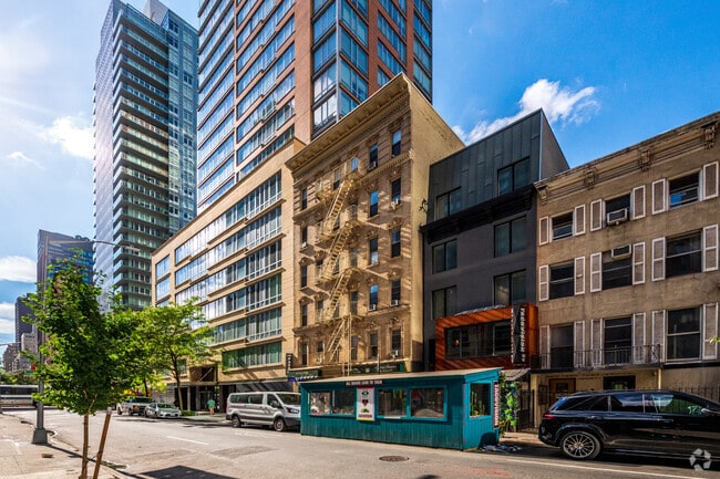 Photo - 246 E 53rd St