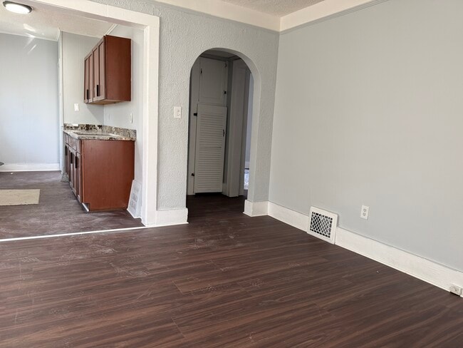 Photo - 107 N Sanford St