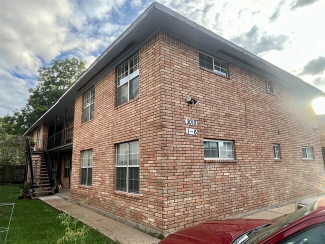 Building Photo - 3010 Oakdale St Unit 4