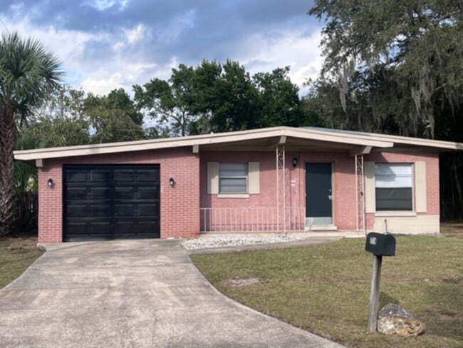 Building Photo - 3 Bedroom with Garage, Screen Porch, and Central AC-Lake Mary Schools!
