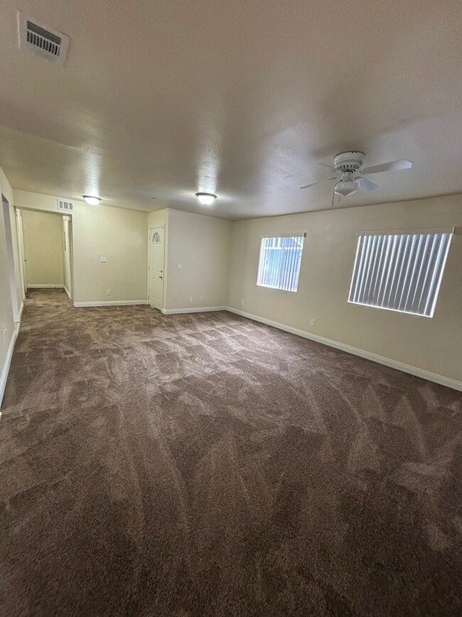 Photo - 755 E 76th St