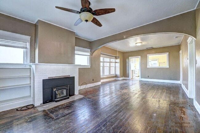 Photo - 124 S Elm St