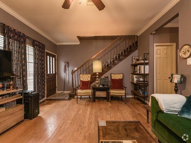 Building Photo - 1307 Kinney Ave Unit 116 Rental
