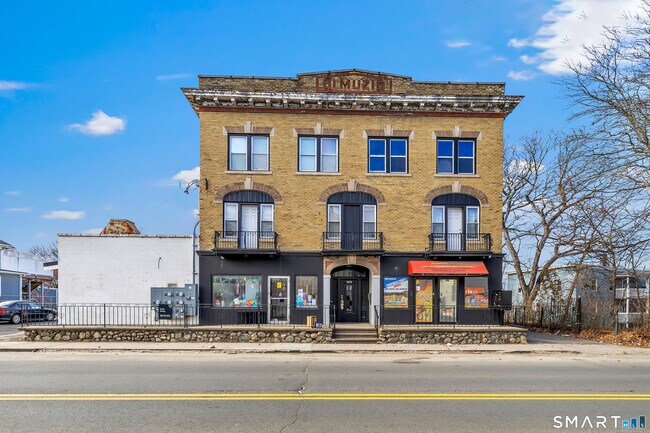 Building Photo - 1472 Baldwin St Unit 3