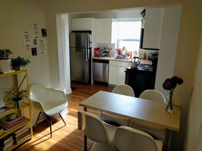 Building Photo - 174 Claremont St Unit 2