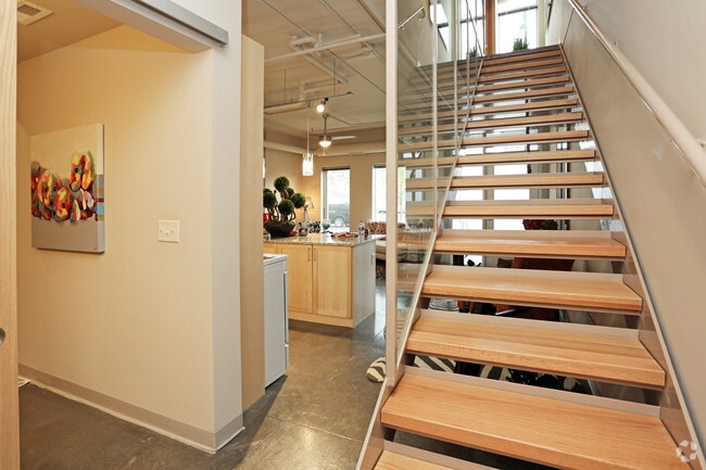 Escalera - City Square Lofts