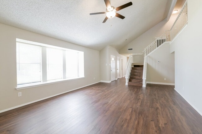 Photo - 25302 Hollybush Ln