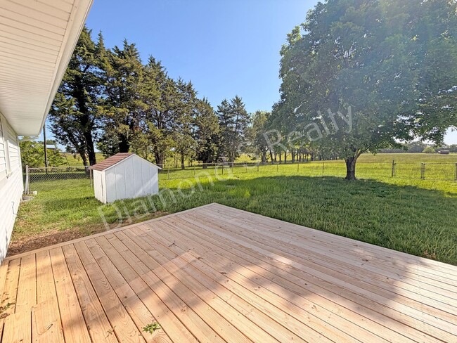 Photo - 5 Acres!! Country Home with Shop Building & Spacious Yard Available!