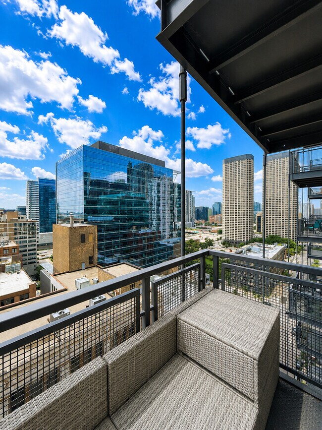 Photo - 565 W Quincy St Unit 1608