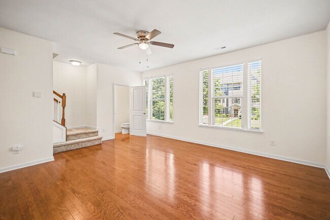 Photo - 4 Bed/3.5 Bath Townhouse for RENT!