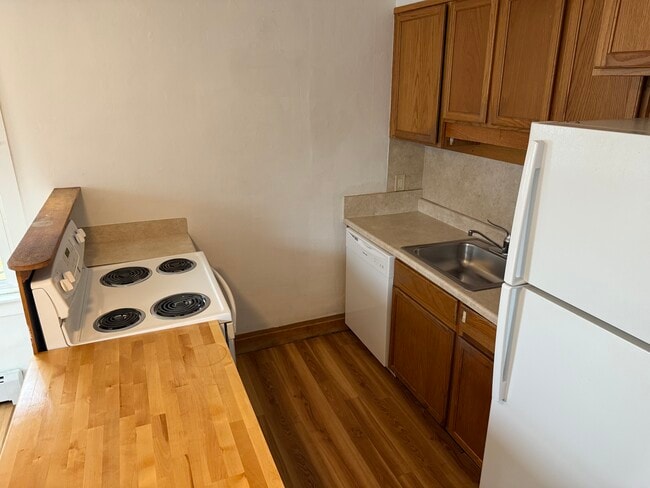 Building Photo - 113 Williams St Unit 2