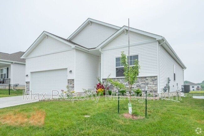 Building Photo - 425 SE Willow Run Ln Rental