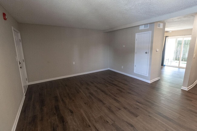 Photo - 105 N Garth Ave Unidad 09