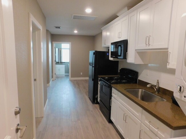 Photo - 621 W 2nd St