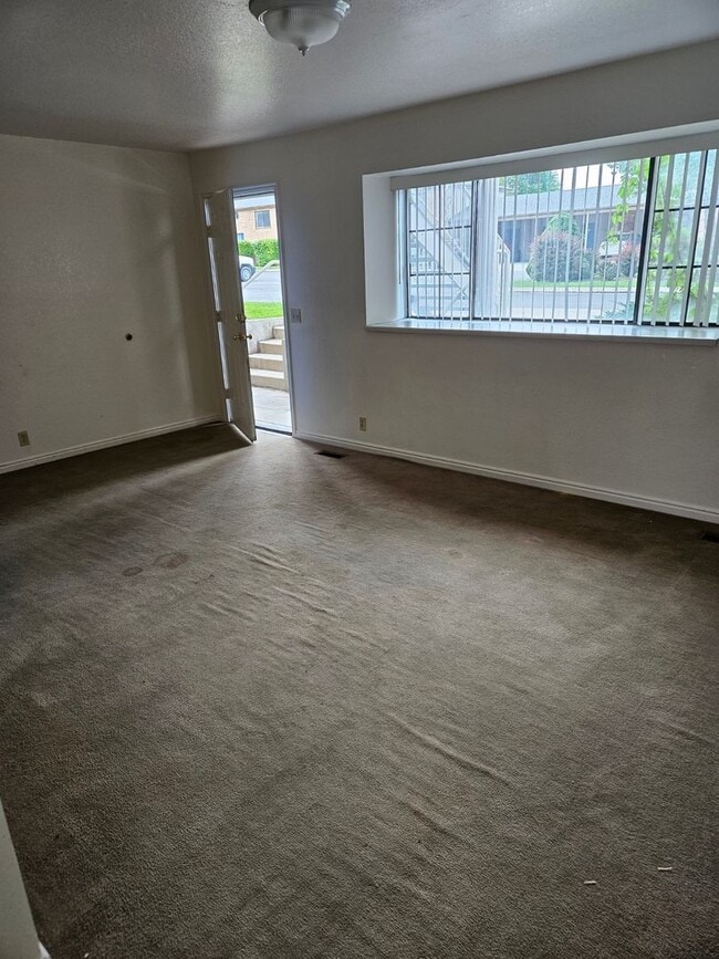 Photo - North Orem 2 bedroom/1 bath apartment Unit 833 (TH)