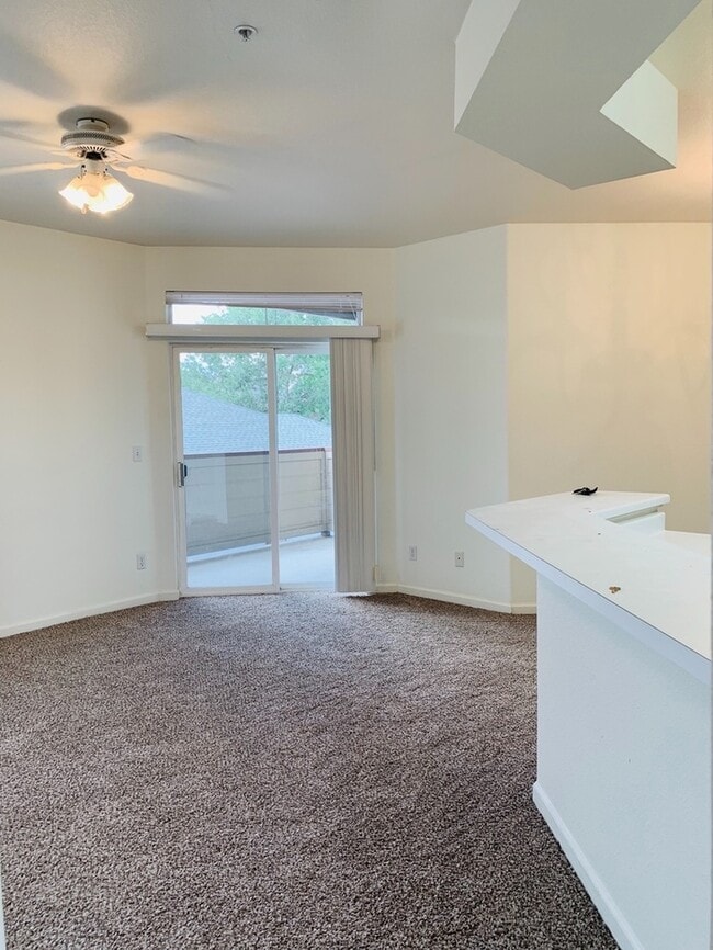 Photo - 1 Bed/1 Bath Condo - Great Location!