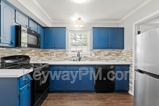 Photo - 329 Lamplighter Ln
