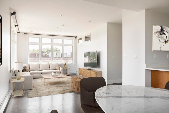 Building Photo - 401 Washington St Unit 3