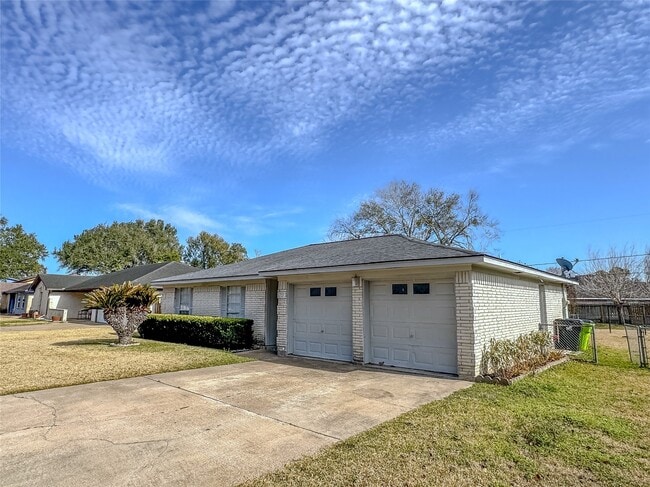 Photo - 1727 Junker St