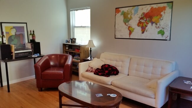 Building Photo - 1720 Cedar St Unit Cedar A