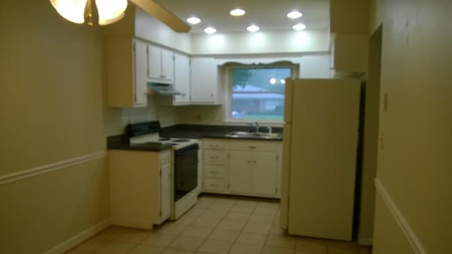 Kitchen - 750 Terrace View Dr