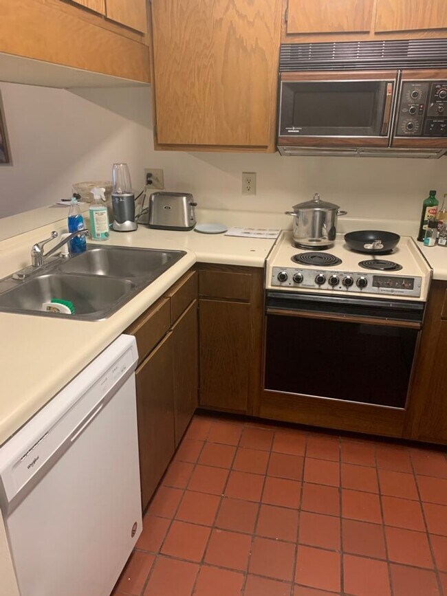 Photo - Chapel Hill /Chancellors Square Condo