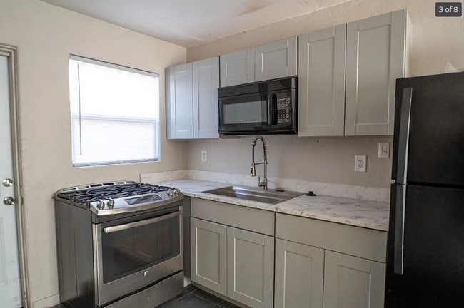 Photo - 1022 S Montezuma Ave Unit 2