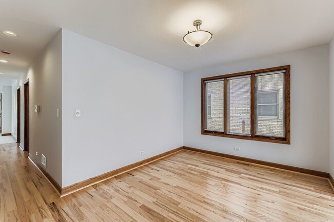 Photo - 2550 W Winnemac Ave