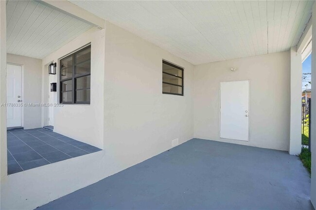 Photo - 50 E 13th St