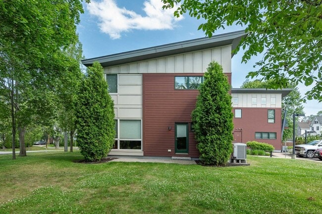 Photo - 659 Dennett St Unit 1