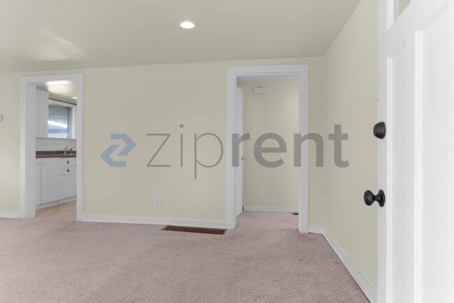 Photo - 5526 S Avon St