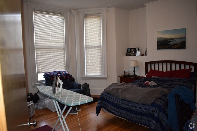 Building Photo - 38 Newton St Unit 1 Rental