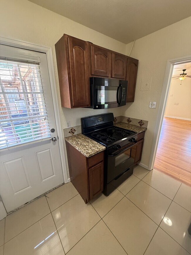 Photo - Updated 1 bedroom 1 bath in Mayfair