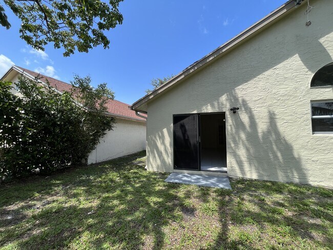 Photo - 210 Maddy Ln