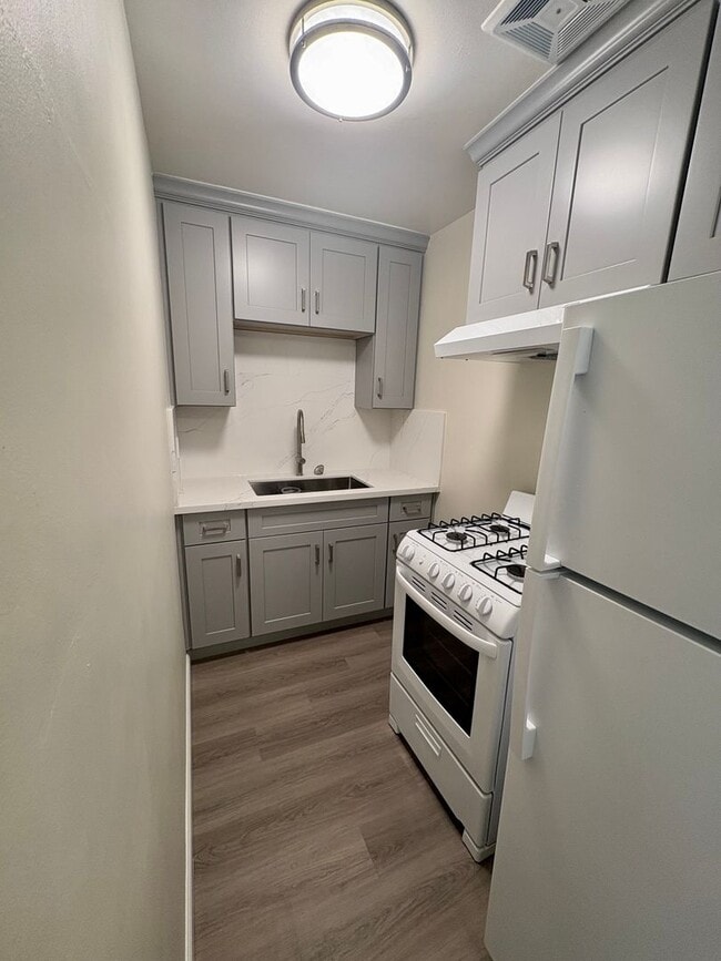 Photo - 1001 Madera Ave Unit 1001 Madera Avenue 3 Menlo Park CA 94025