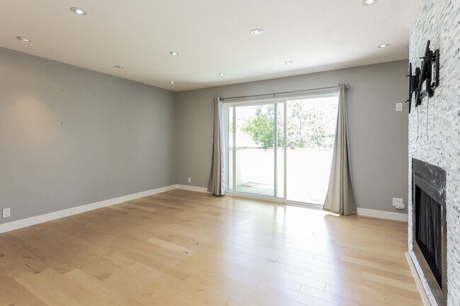 Photo - 44 Lodato Ave Unit 212