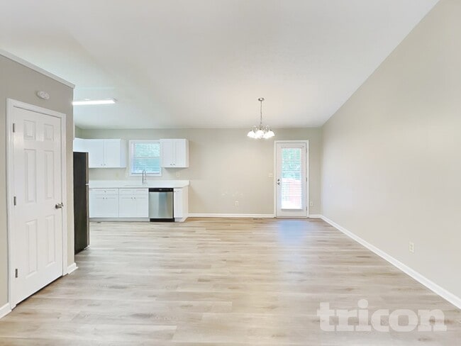 Photo - 205 Farmington Trce