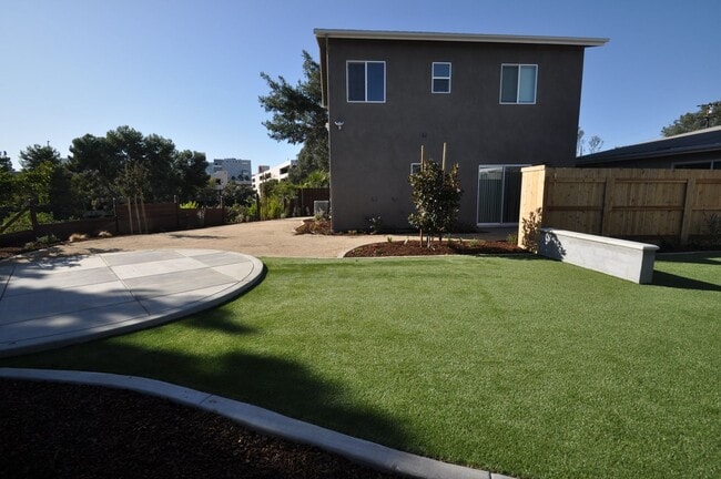 Building Photo - 4BD/2BA, Great Yard!  (Lease out, pending ...