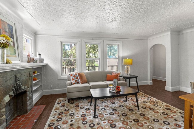 Photo - 9171 Bishop-4BR Bungalow - Hardwoods/Updated Kitchen - Yorkshire Woods - 48224