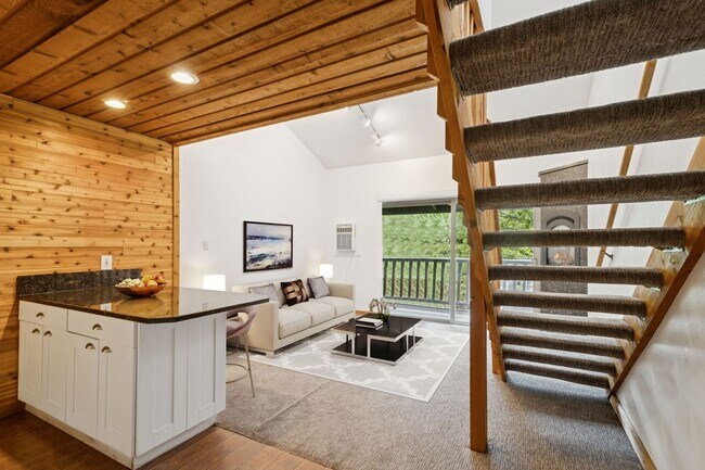 Photo - Downtown! Gorgeous Top Floor Unfurnished Studio